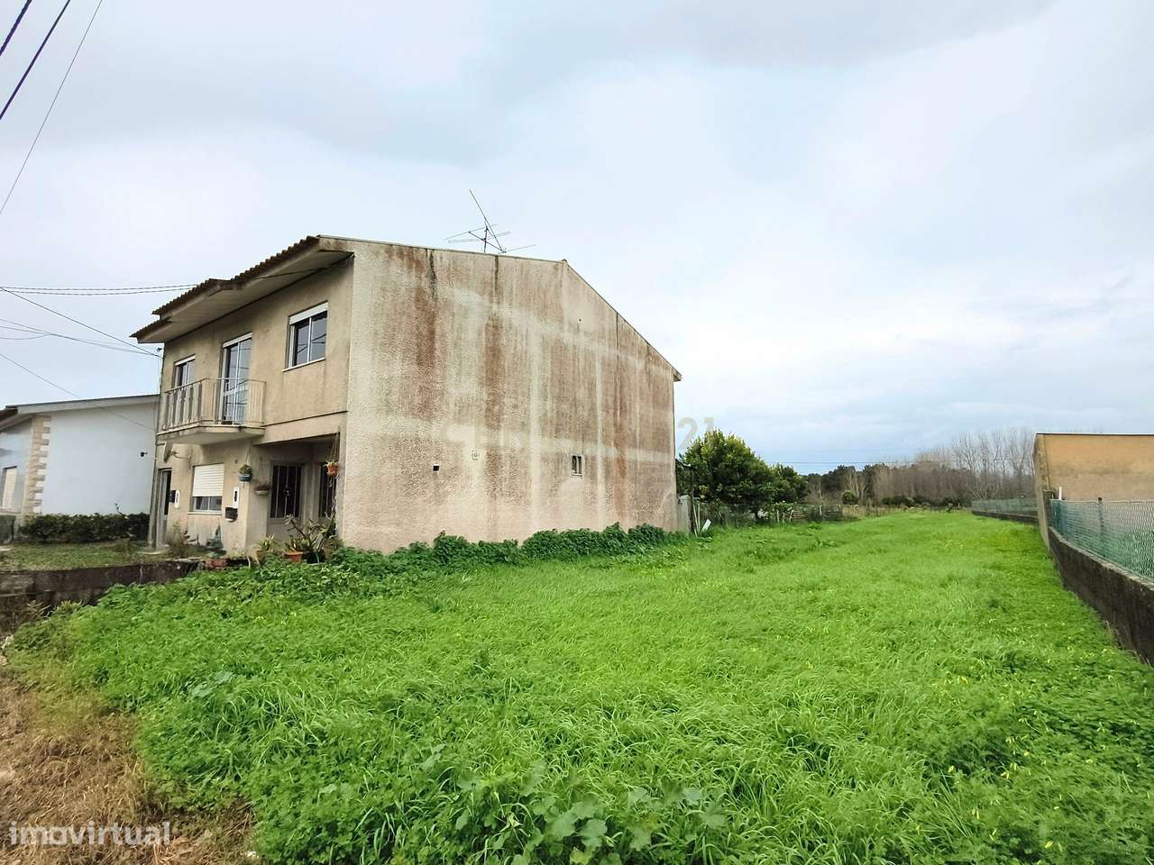 Prédio bi-familiar - grande potencial de rentabilização em Bustos-12