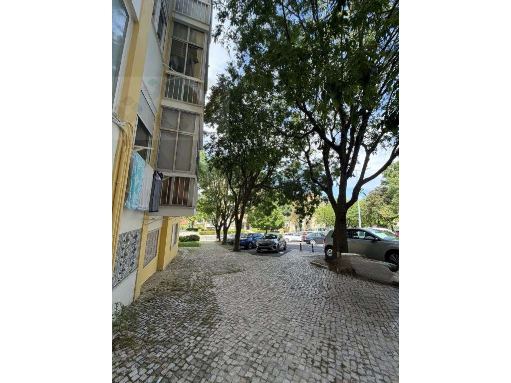 Amadora Metro Reboleira, T2, R/c Alto, excelente oportunidade!-14