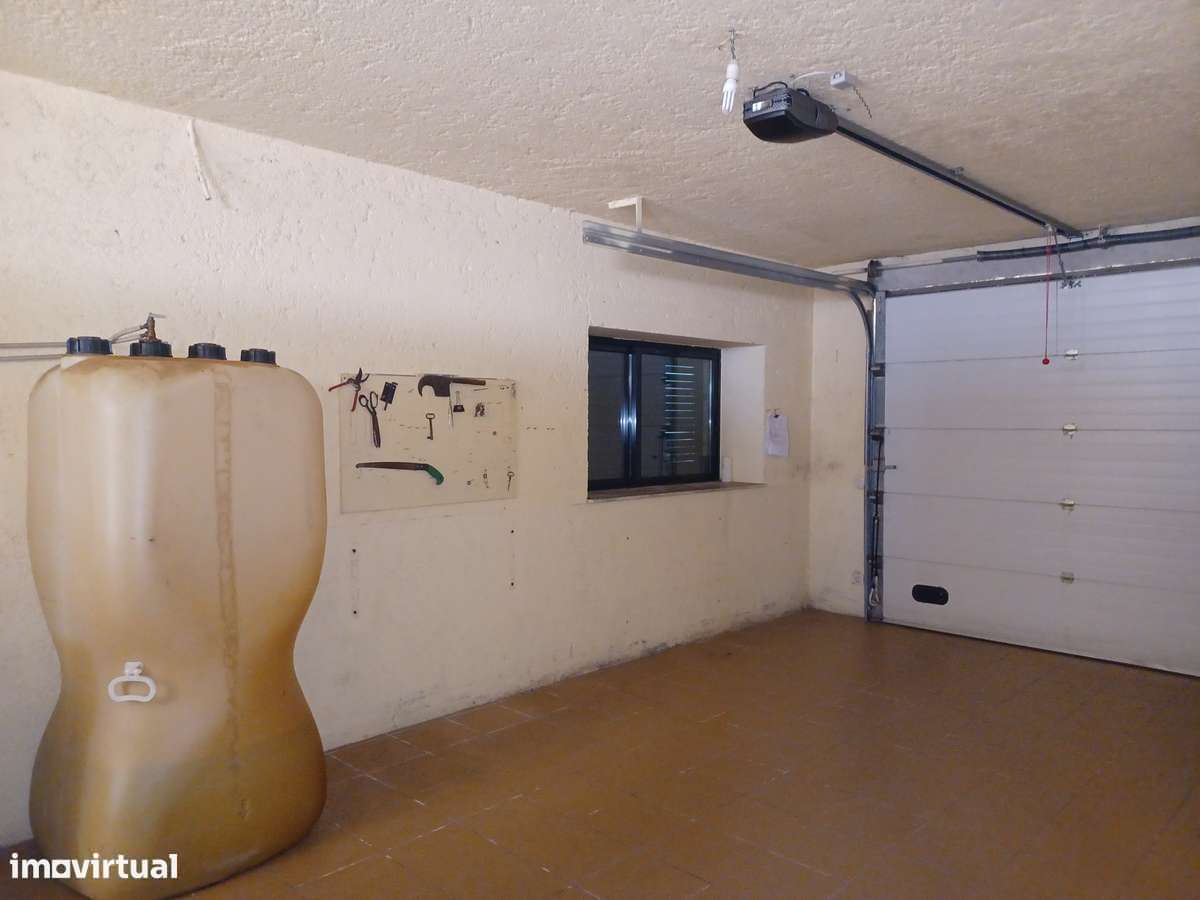 Mor.INDIVIDUAL  2300m2 de terreno + artigo urbano (Tipo T0)  em Lago-20