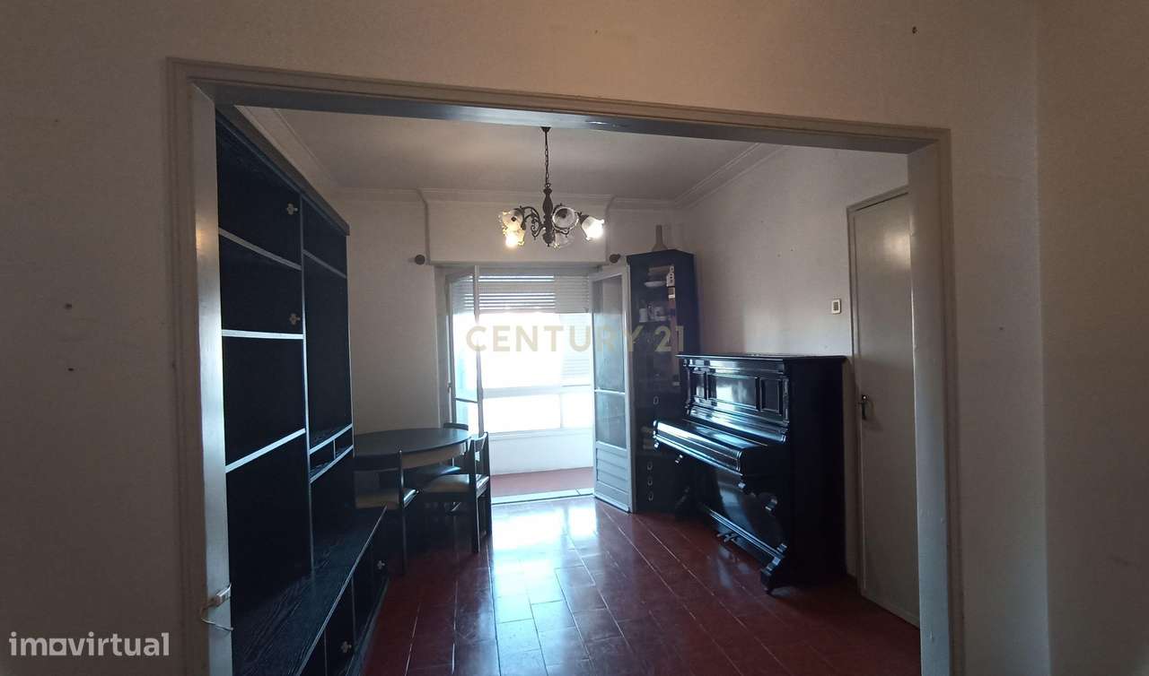 T2  perto da Estação da CP de Rio de Mouro - Grande imagem: 5/19