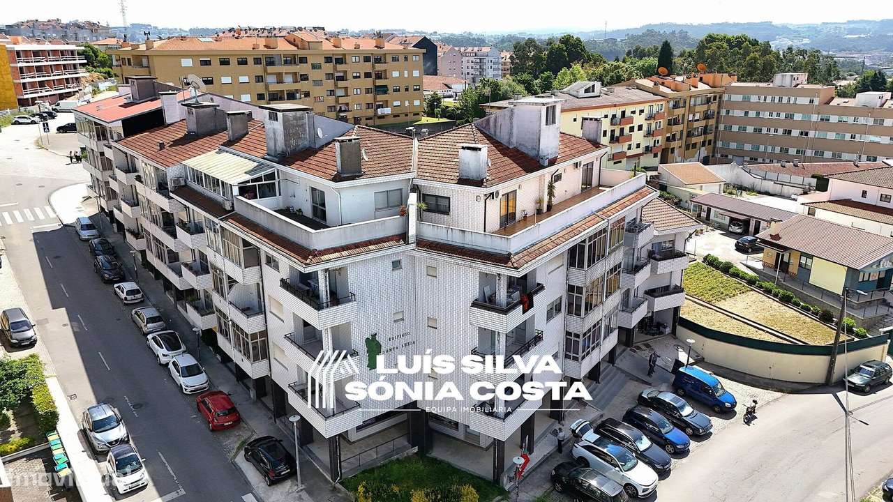 Loja transformada em Apartamento T1+1 Remodelado c/ 2 Varandas c/...-27