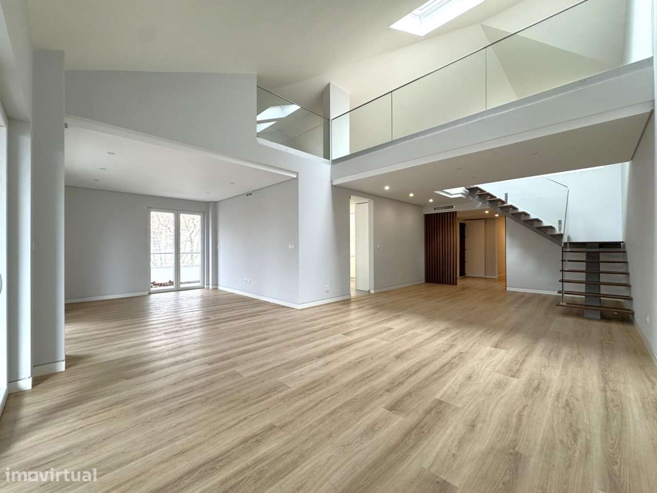 Apartamento T3 novo com estacionamento no centro de Carcavelos - Grande imagem: 4/56