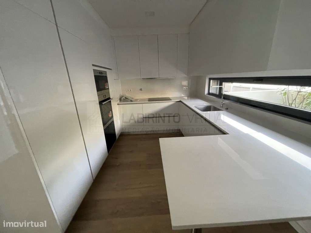 Vende-se Moradias T4 em Condomínio privado, no Fanqueiro - Loures-6