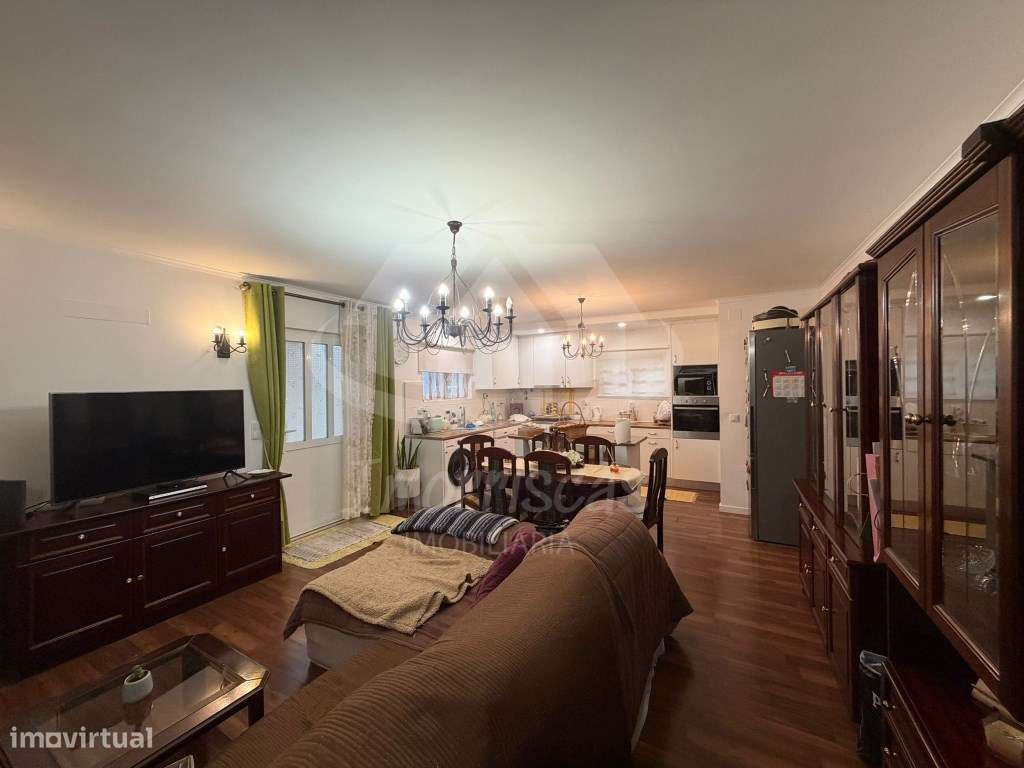 Moradia de 2 pisos com terraço, anexo e garagem em Caneças - Grande imagem: 2/48