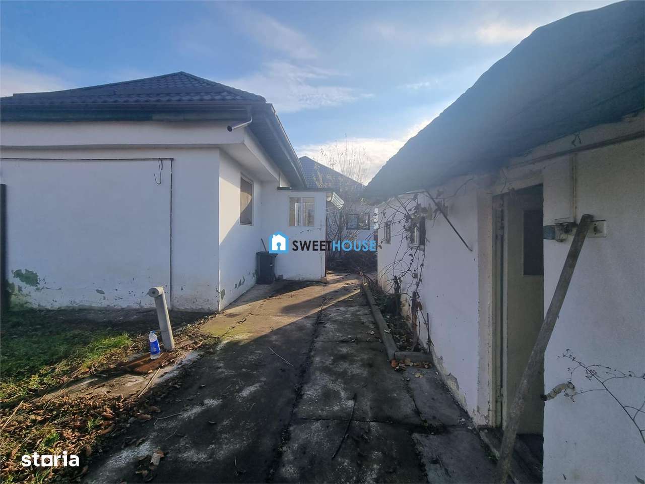 Casa de vanzare  cu 4 camere si anexe  in Fagaras.-1