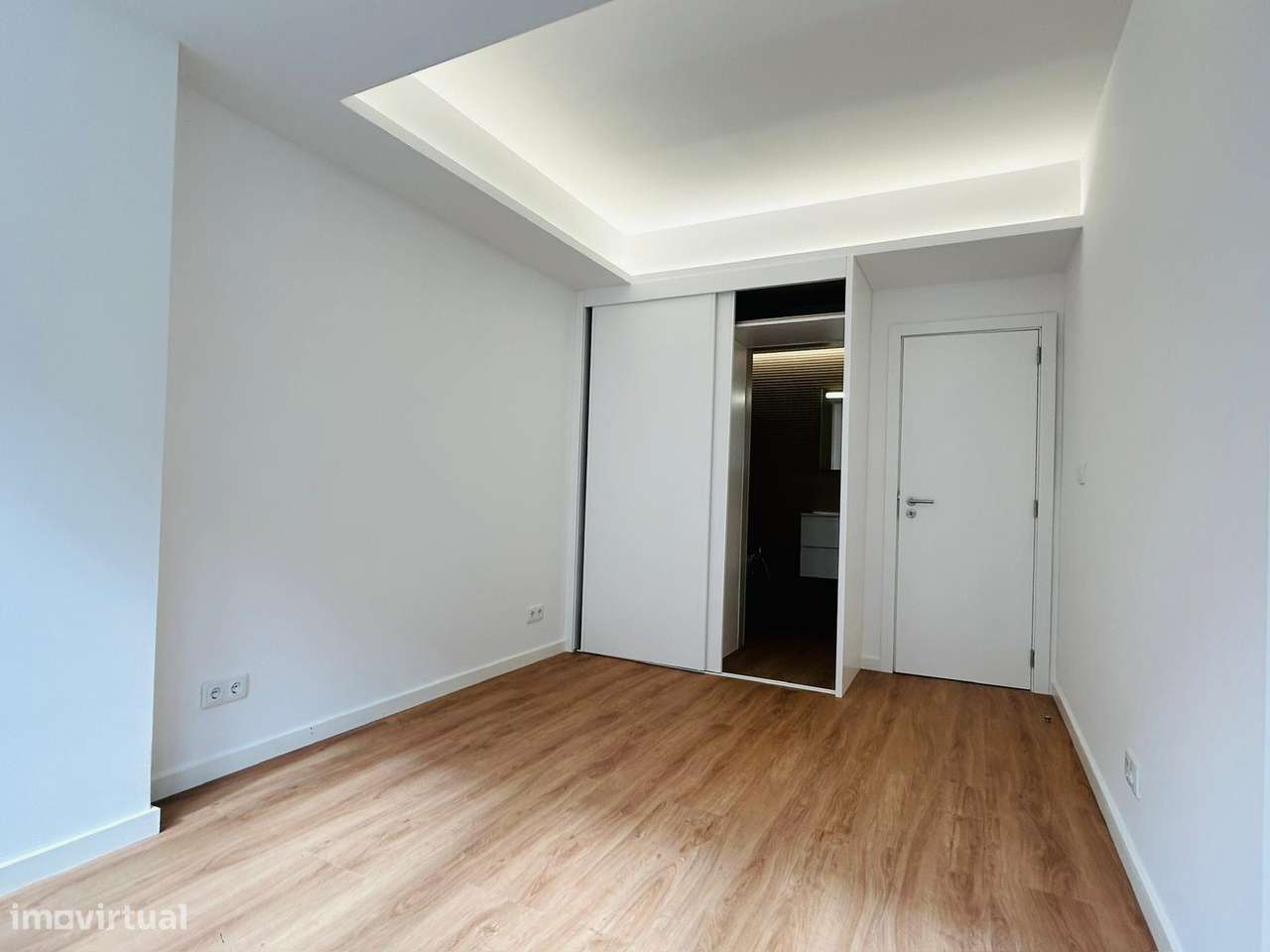 T2 totalmente renovado junto ao metro-7