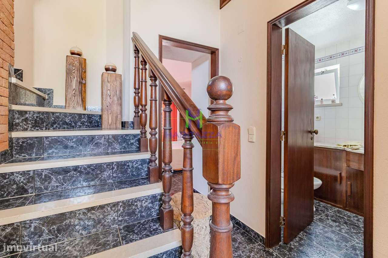 Moradia T4 com Quintal  à venda no Chinicato - Lagos-10