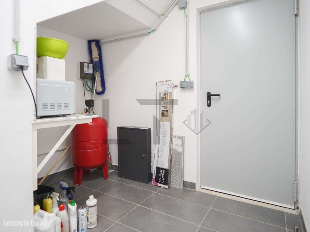 Prédio com Licença de Serviços para Arrendamento em Alfragide, Lisboa-53