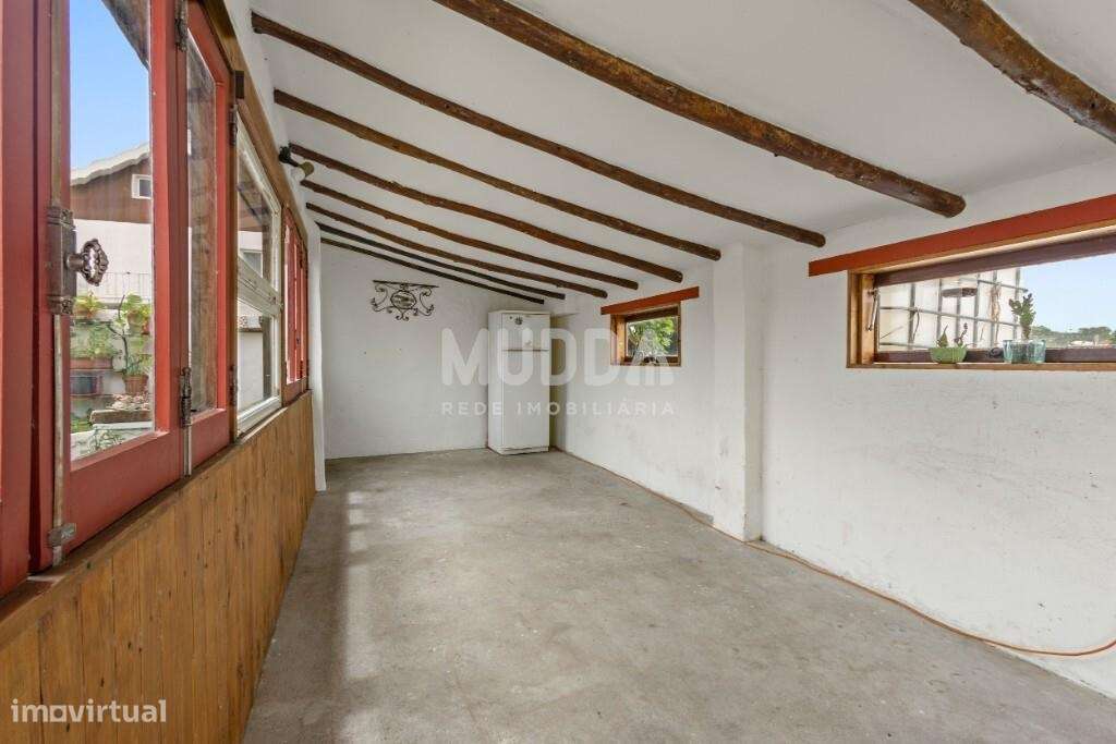 Moradia térrea T3 com anexos e terreno no Campo/Caldas da Rainha-21