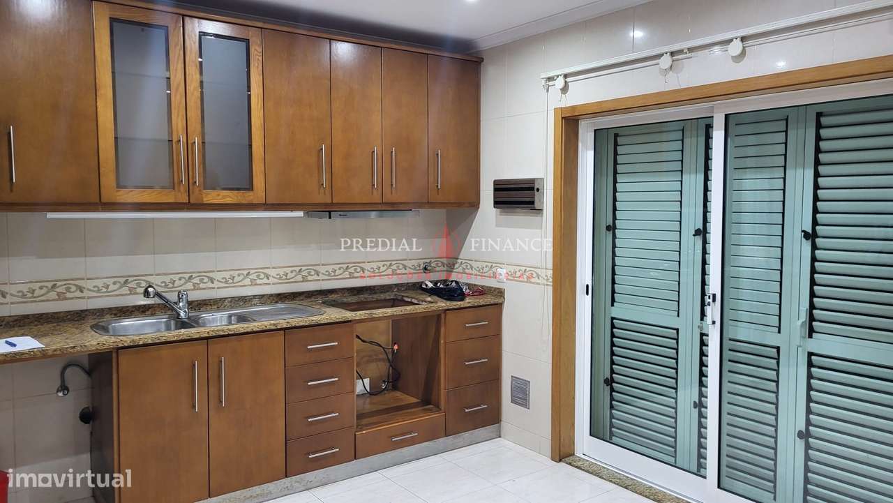 Moradia T4 com Jardim, Terraço, Garagem Dupla e Área de Barbecue — Exc-5