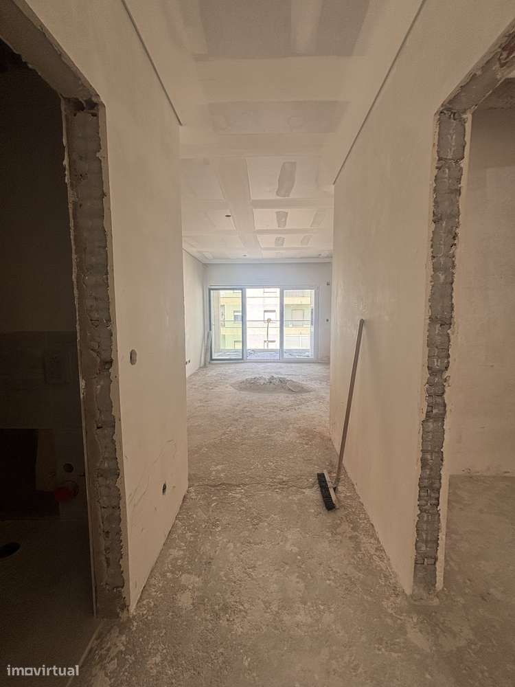 Apartamento T2 Novo com Elevador e Varanda-12
