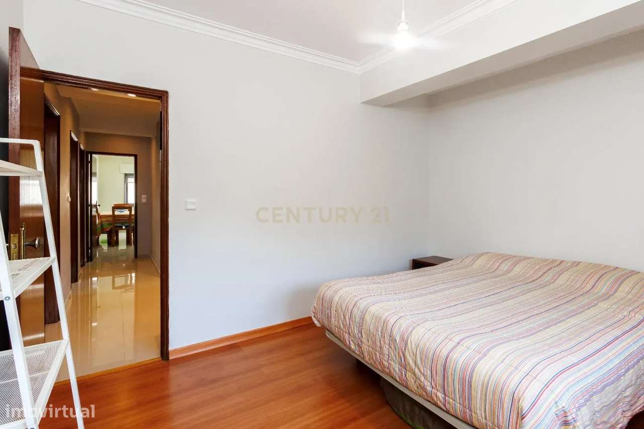 T2 R/c. alto - Remodelado - Torre da Marinha-14