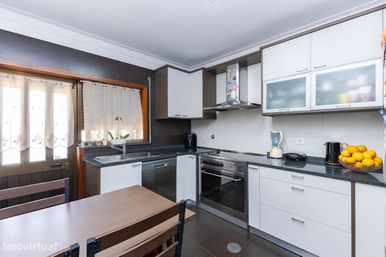 Moradia T3+1 Renovada em Fânzeres (Seixo).Garagem, Jardim e...-5