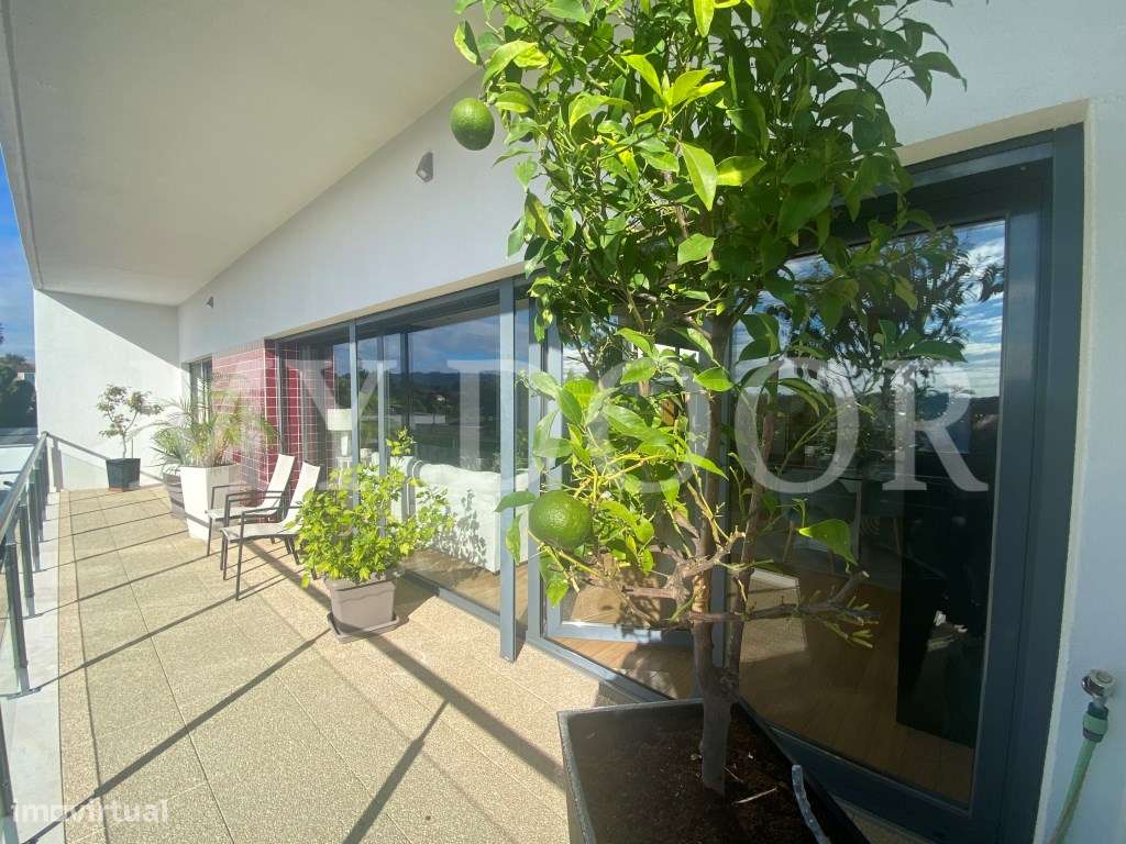 Loures - V4+1 Moradia c/ Piscina Privada - Varanda - Box + 2 parque...-7