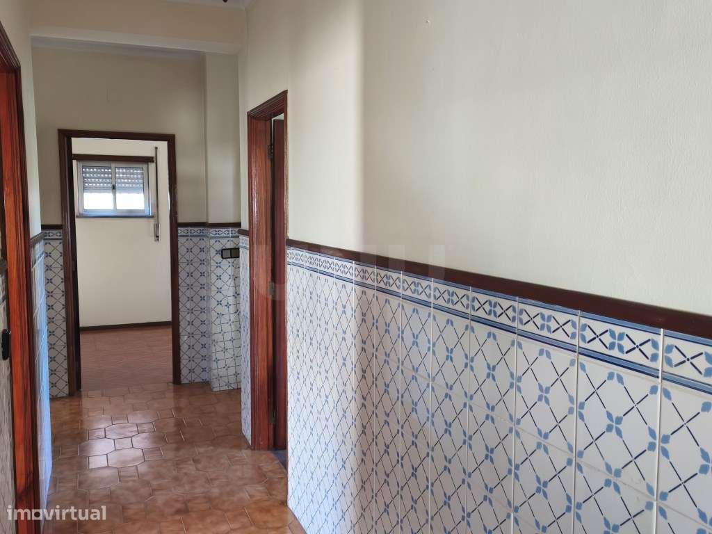 Moradia, em aldeia tranquila, em excelente estado de conservação, p...-18