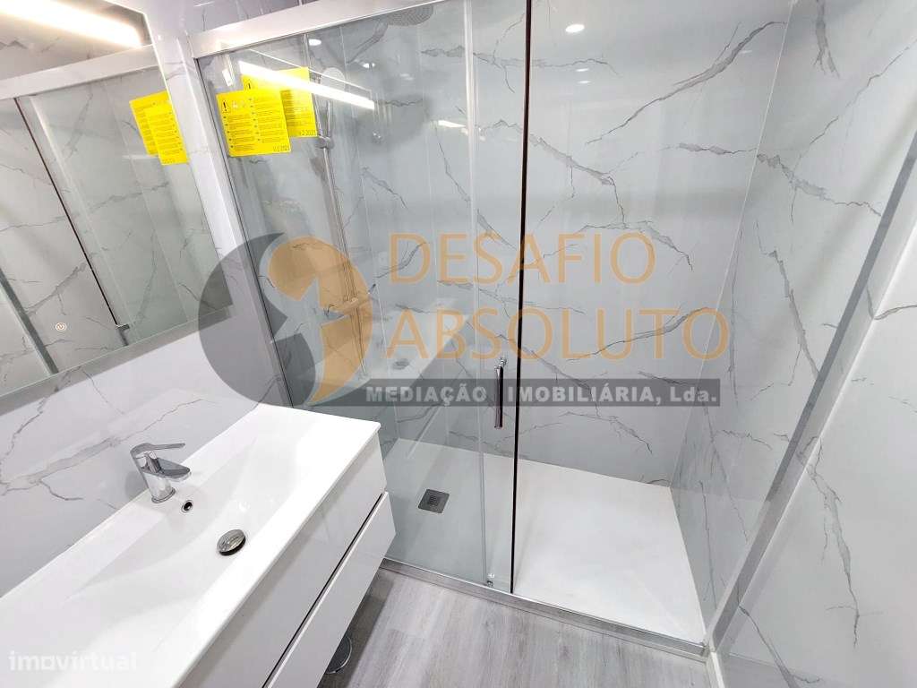 Apartamento T2 totalmente Remodelado c/ Arrecadação. Corroios-21