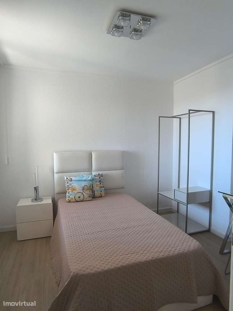 Apartamento T2 em Massamá Renovado com varanda e elevador-20