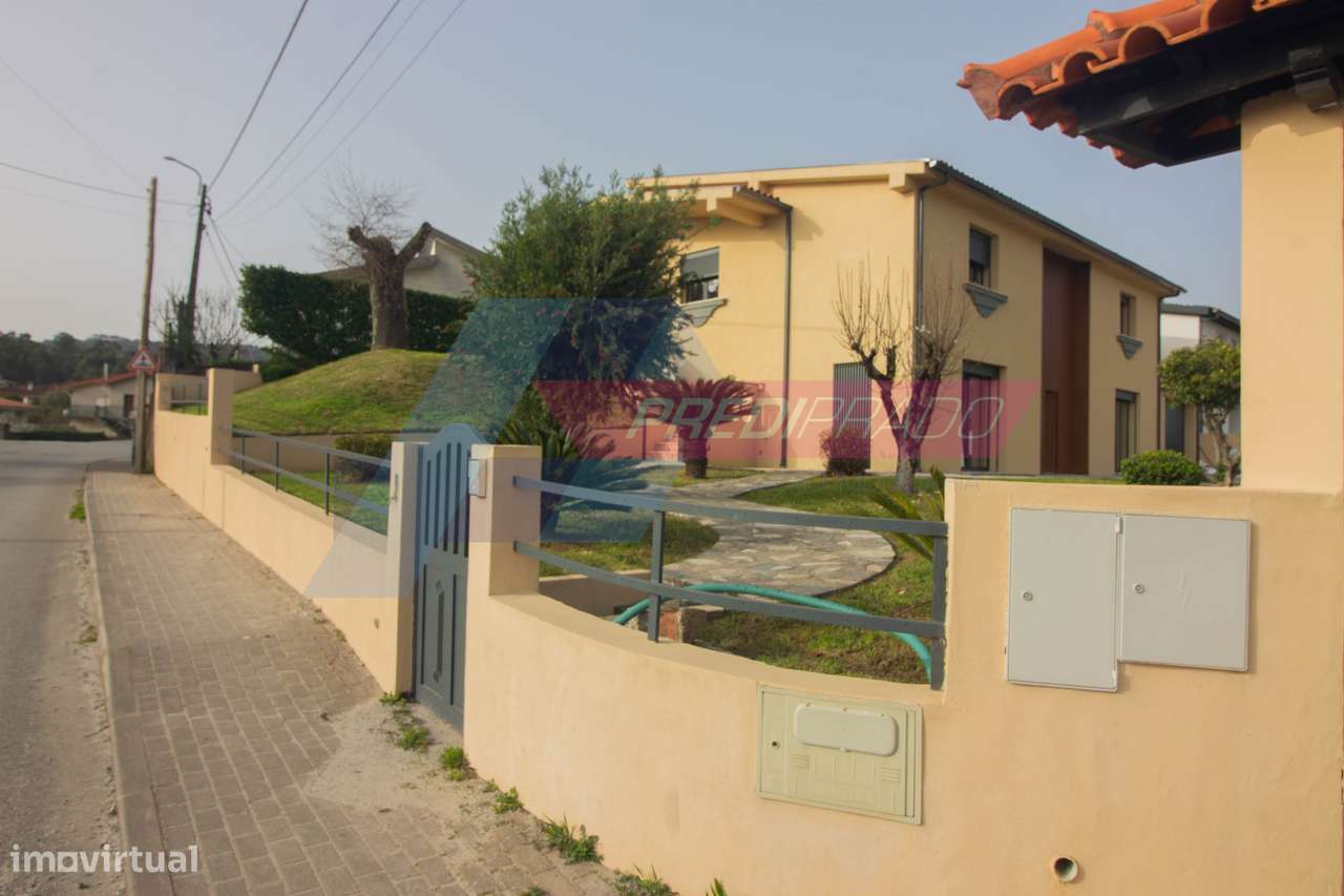 Excelente Moradia T4 em Cervães-24