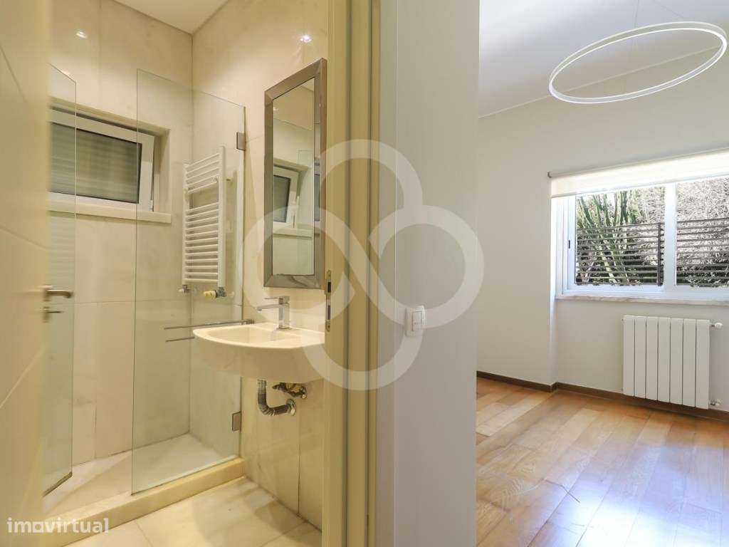 Moradia T6 Isolada no Estoril com piscina e garagem mais espaços ve...-26