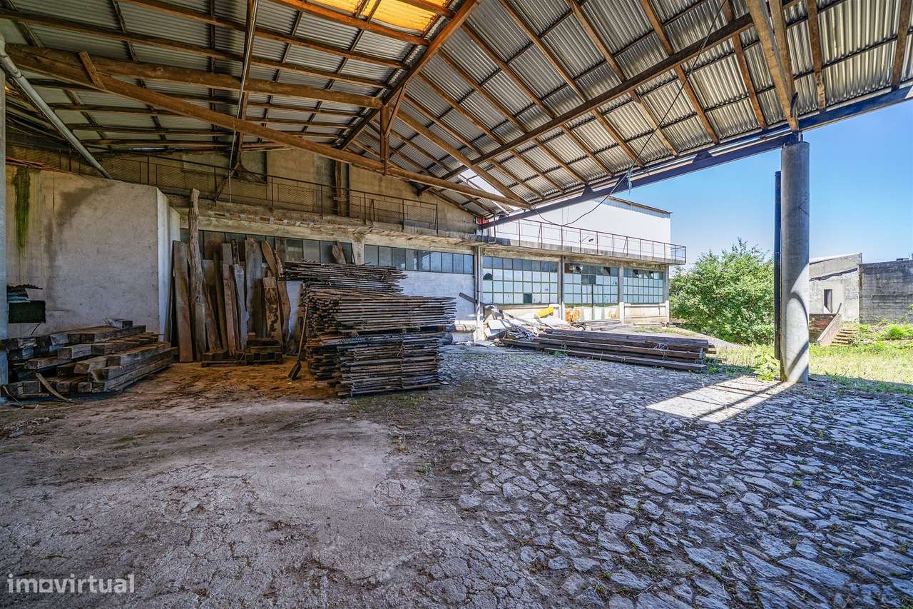 Conjunto de Pavilhões Industriais para Reabilitação | Parada de Tibães-13
