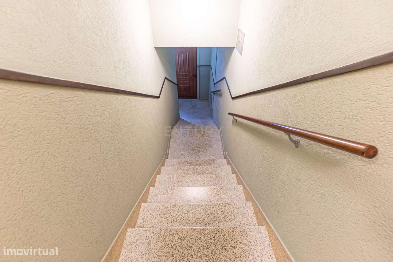 Apartamento T3 com terraço em frente ao metro da Casa da Música-24