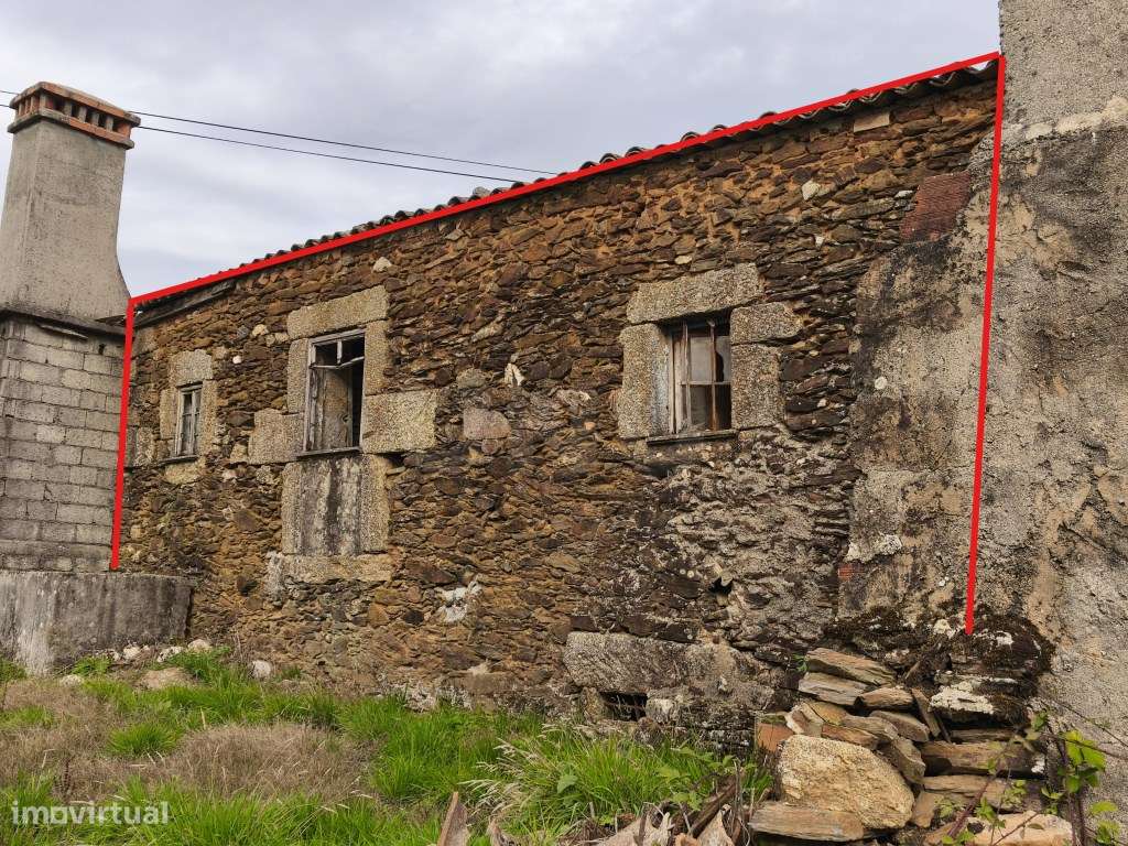 Casa antiga, em pedra, para recuperar.-11