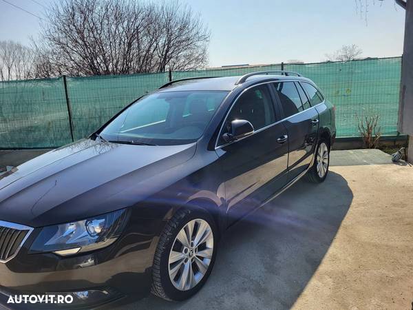 Skoda Superb 2.0 TDI DSG Elegance - 4