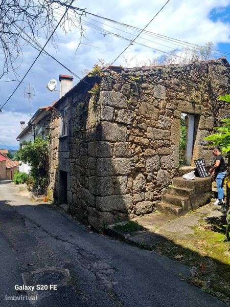 Vendo casa devoluta em centro de vila de azere - Grande imagem: 4/8