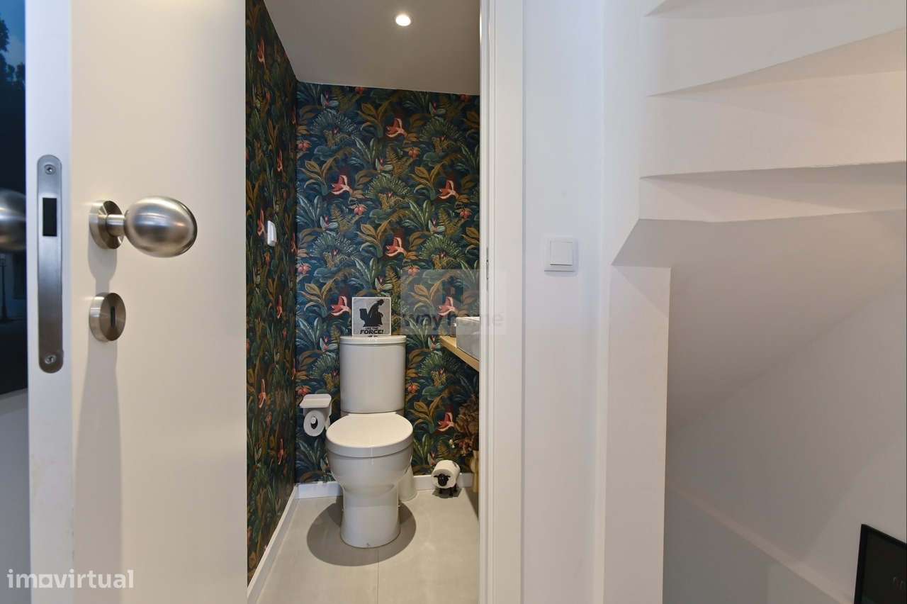 Moradia T3+1 | Sotão e Cave | Remodelada | Pátio Exterior | Amoreira-8