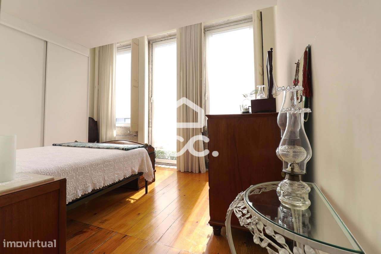 Moradia Clássica Renovada no Coração do Porto – Conforto e Elegância n - Grande imagem: 5/13