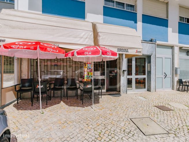 Café Totalmente Equipado em Zona Residencial Próxima à Praia em Paç...-18