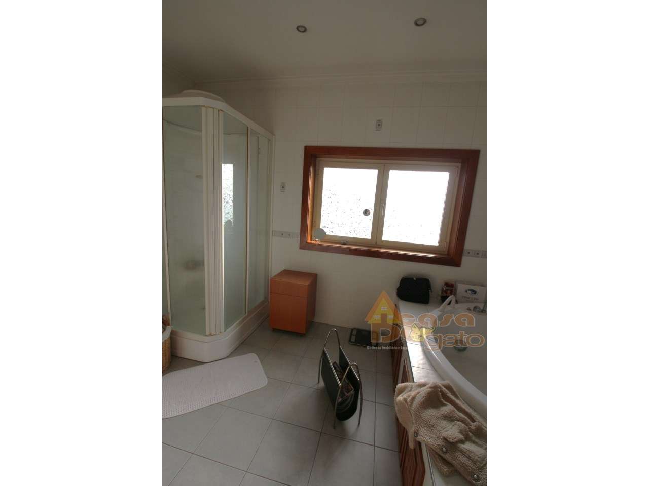 Moradia de 4 frentes com cave de 700 M2-35