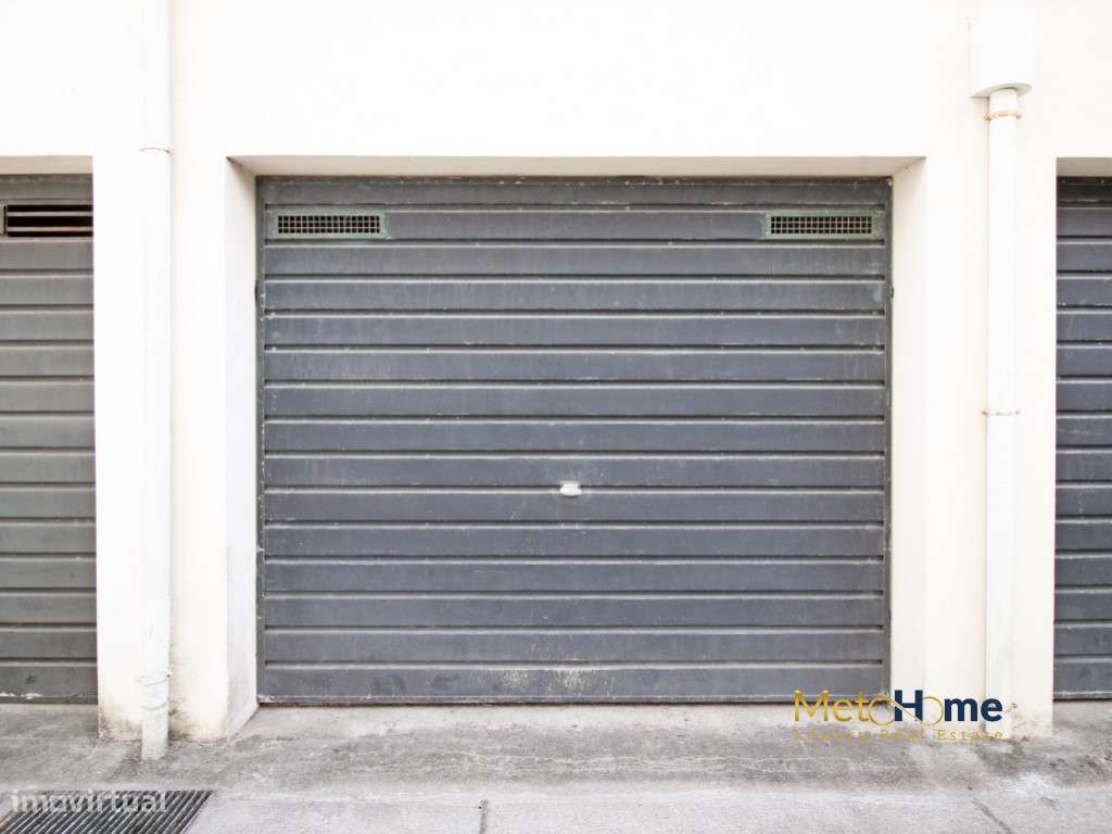 T2 com garagem Box e varanda voltado a Poente-26