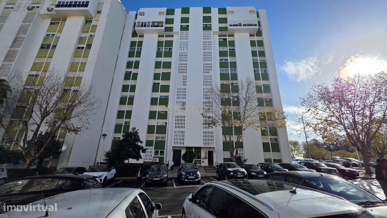 Apartamento T5 Duplex com Vista Panorâmica em Loures-34