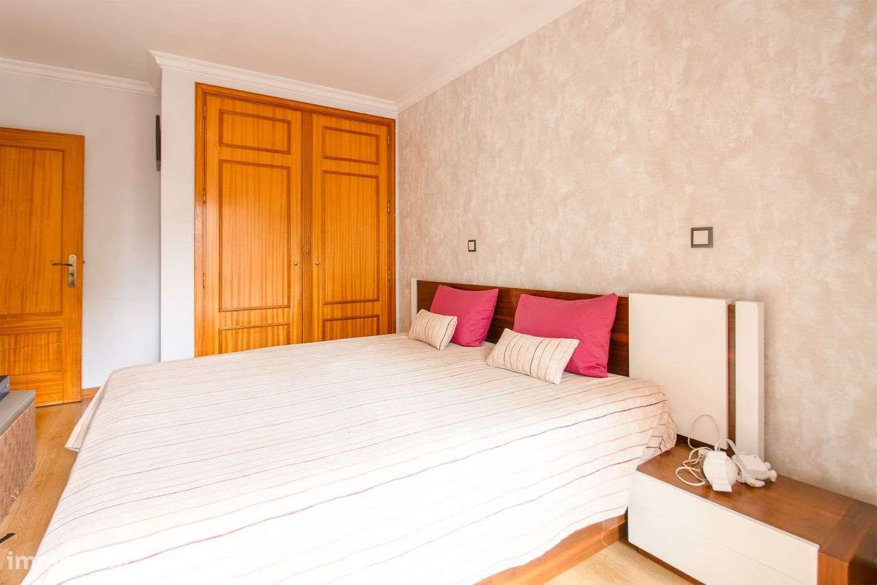 Apartamento T3 no Castêlo da Maia (ISMAI)-12