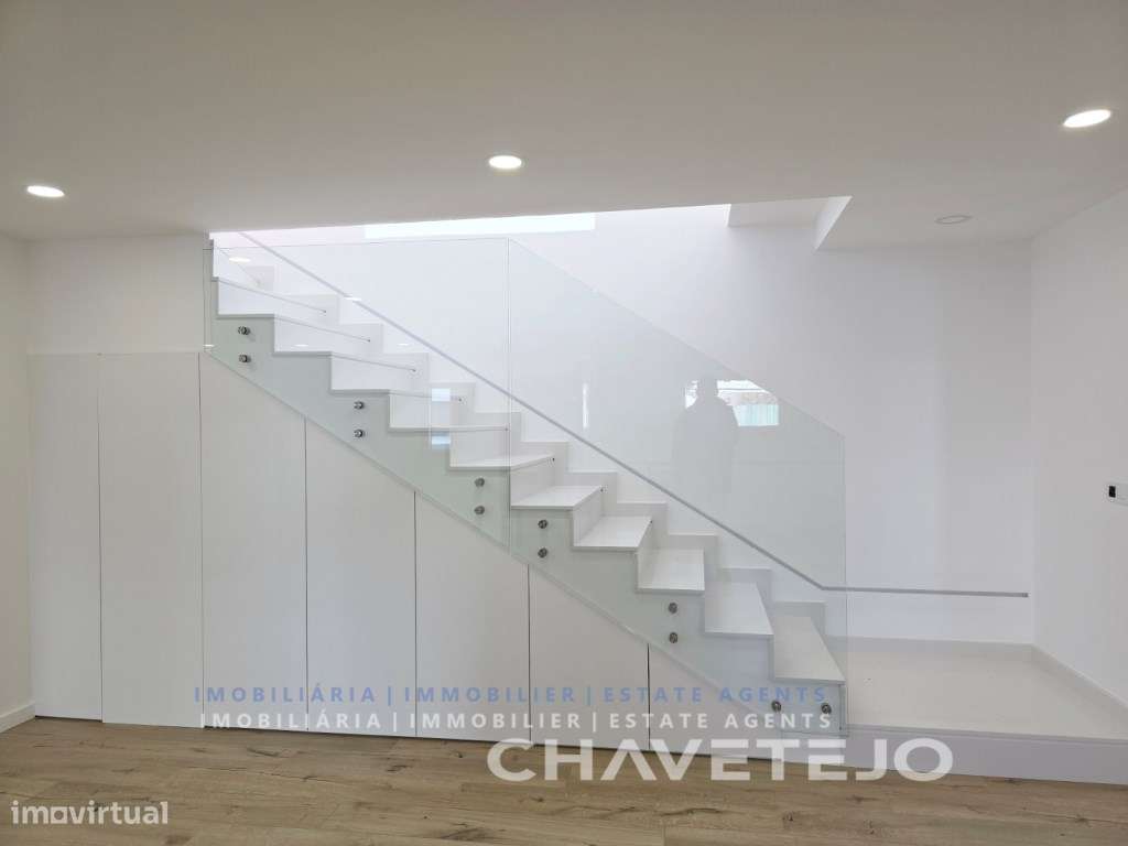 Moradia T4 Moderna c/ Garagem, estilo e Conforto a um Passo de Tomar-20