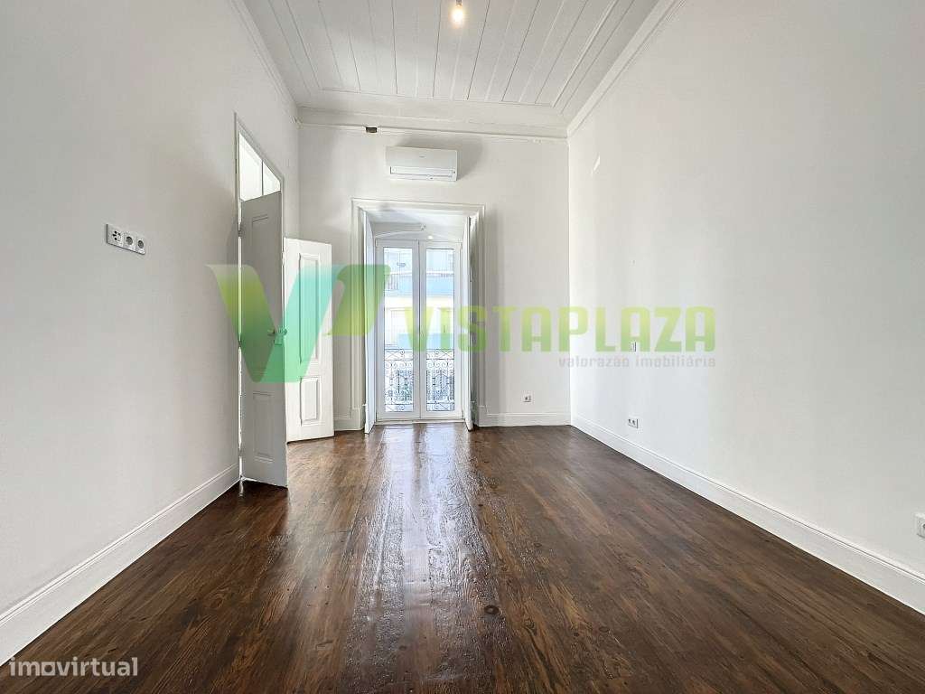 Moradia Geminada T2+2 Remodelada com Garagem, Espaço Exterior e Exc...-5