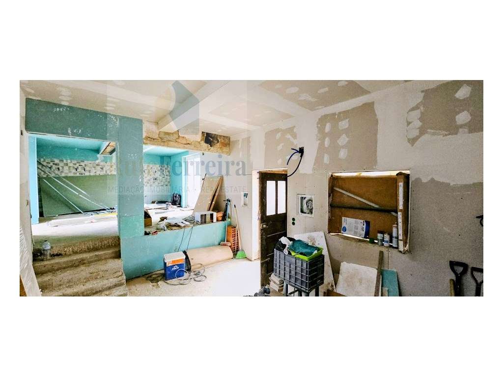 Moradia T2 em recuperação, Dois Portos, Runa!!-6