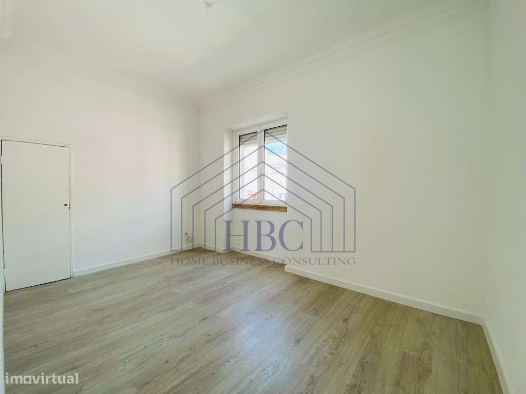 Apartamento T2 Transformado num Excelente T1 Remodelado com Vista R...-20