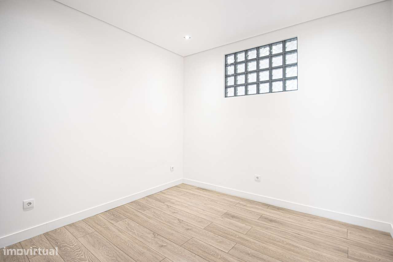 Apartamento T3 Totalmente Remodelado | Bairro de Santos / Rego – Lisbo-17