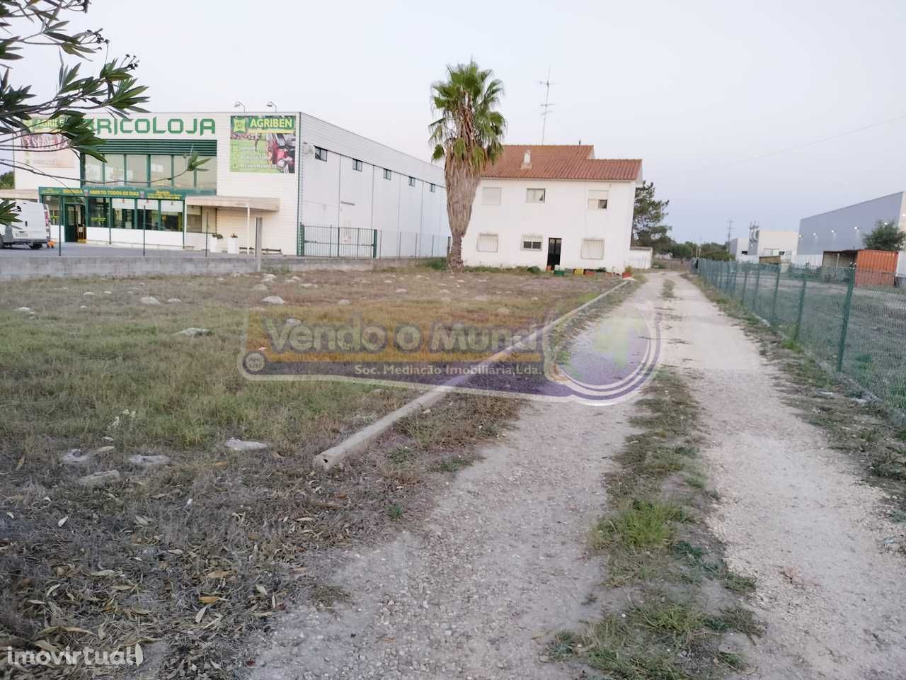 Moradia T4 em Benavente (B485)