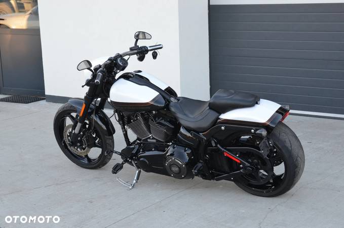 Harley-Davidson Softail Breakout - 2