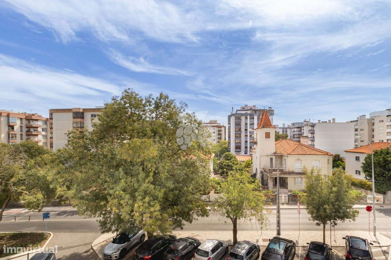 Apartamento T4 Remodelado-26