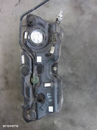 BMW F25 X3 N52 N52B30 BAK PALIWA ZBIORNIK 7220743 - 1