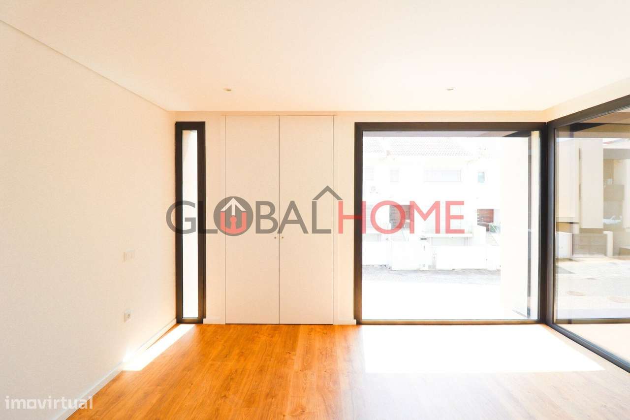 Moradia T3 Nova com Terraço e Piscina em São Pedro da Cova-32