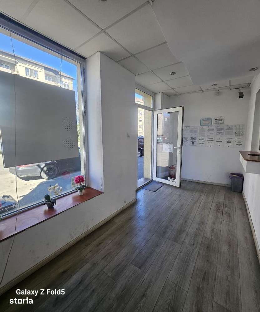 Spatiu comercial de inchiriat situat in zona Velenta din Oradea - Imagine principală: 2/9