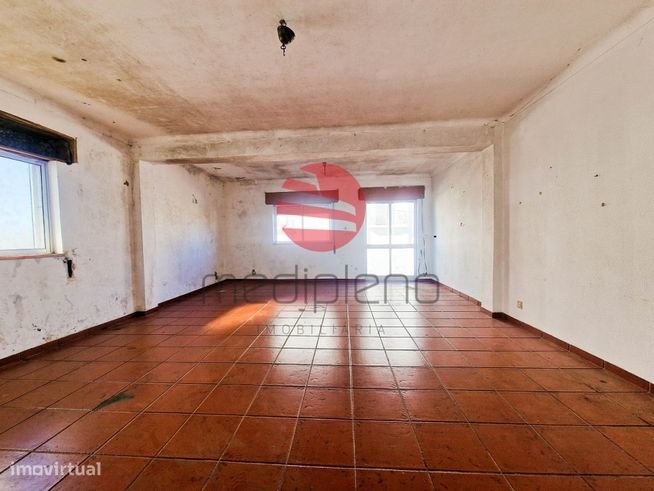 PRÉDIO C/ 4 FRAÇÕES AUTÓNOMAS + GARAGENS-17