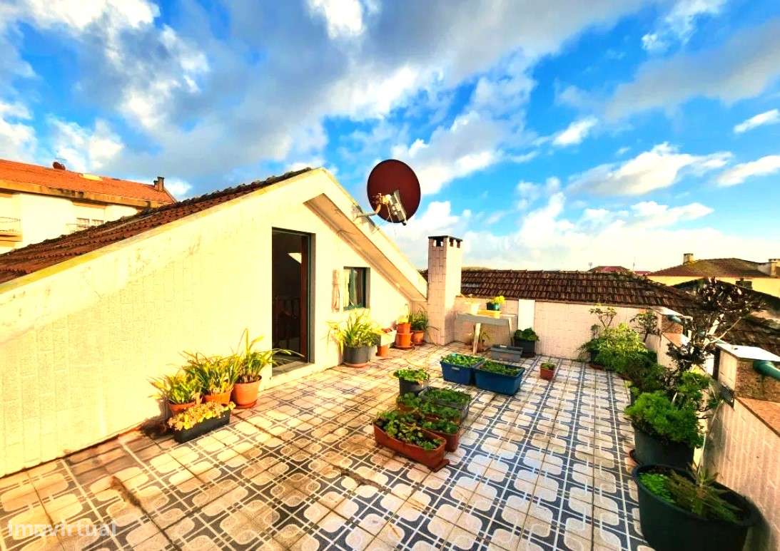 Andar de Moradia T3 c/ Terraço - Campanhã - Porto-0