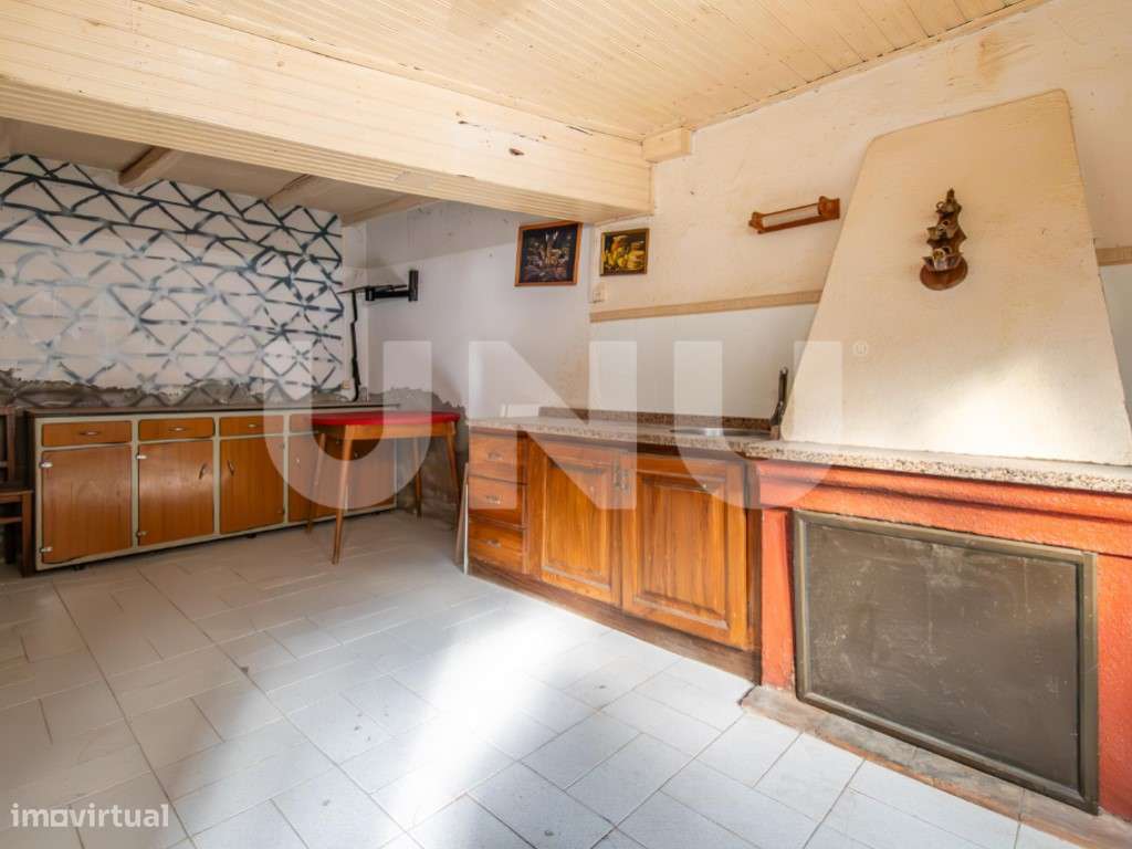 Moradia para Recuperar com 2 Pisos, Sótão e Terraço em Caria - Belm... - Grande imagem: 5/27