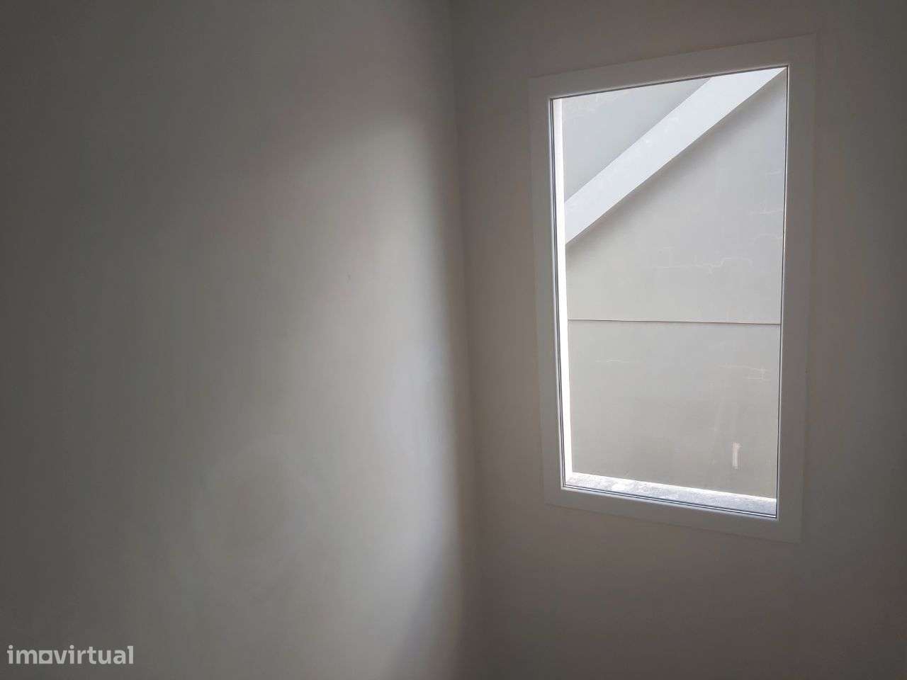 Excelente Moradia Isolada Duplex com 5 Assoalhadas-16